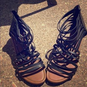 American Eagle Black Strap Sandals